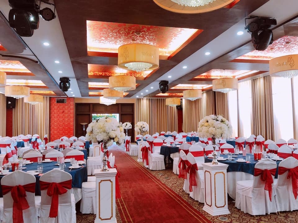 Vị trí Nhà hàng Đèn Lồng Đỏ Góc view Nhà hàng Đèn Lồng Đỏ Nha Trang nổi bật trên phố phường với nhiều mẫu đèn lồng treo nhà hàng bắt mắt và rực rỡ
