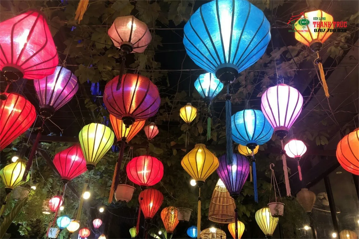 Mẫu lồng đèn sắt trang trí cafe thiết kế chắc chắn bền đẹp chịu mọi thời tiết khắc nghiệt