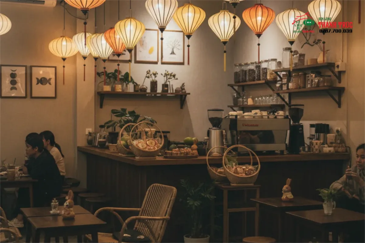 Đèn lồng ngoài trời cho quán cafe sân vườn lung linh huyền ảo trong đêm