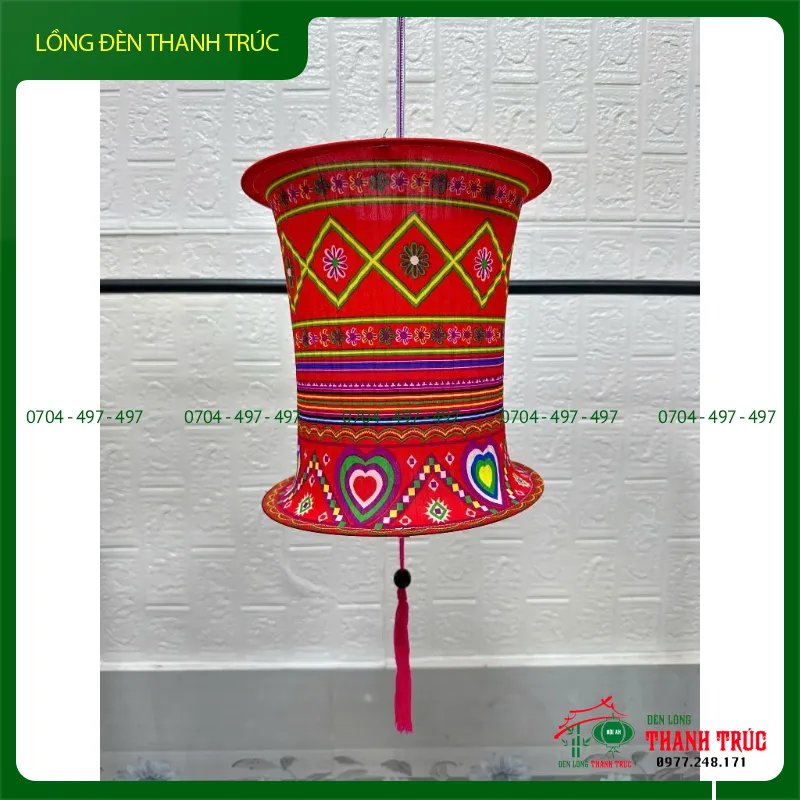 Mẫu đèn lồng thổ cẩm tinh tế với hoa văn truyền thống, điểm nhấn nghệ thuật cho không gian sống hiện đại 2026