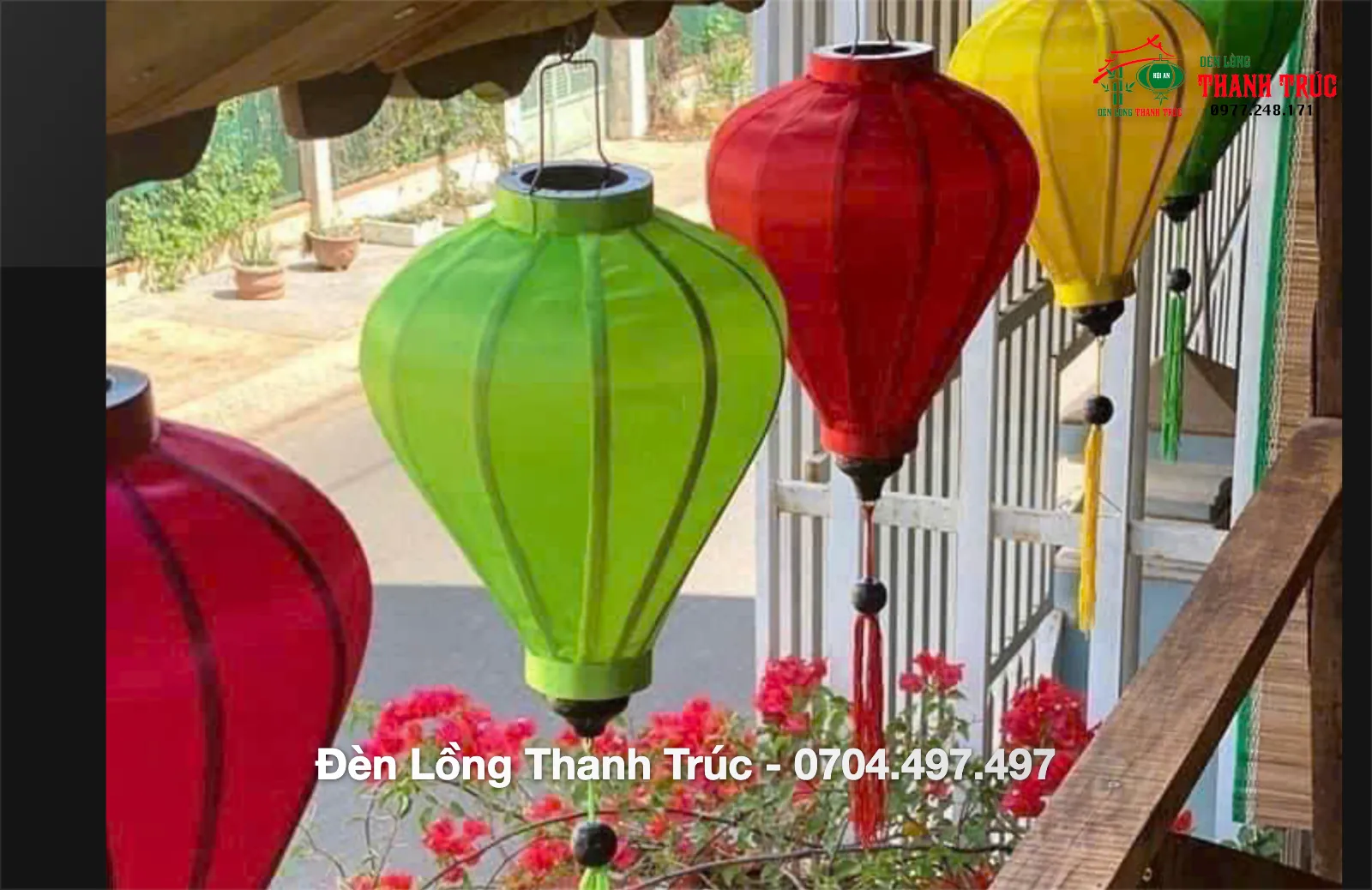 Mẫu lồng đèn thêu hoa sen tinh xảo mang lại nét thanh tịnh cho không gian phòng trà