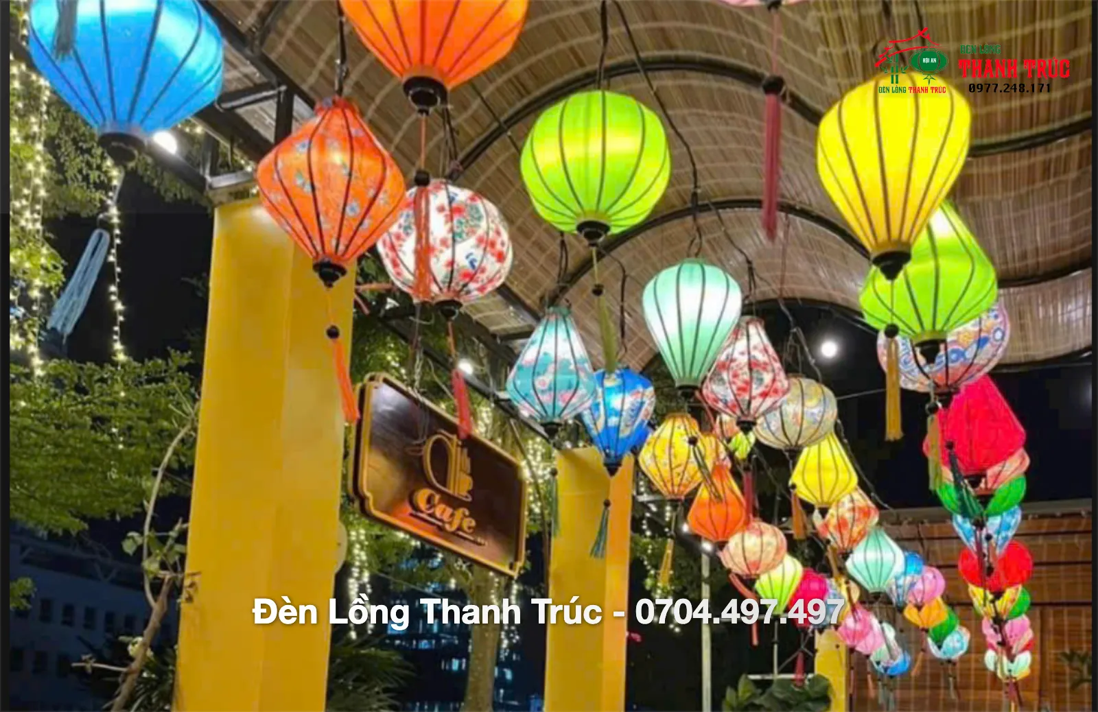 Không gian quán cafe lãng mạn tại Pleiku được trang trí bằng <a href=