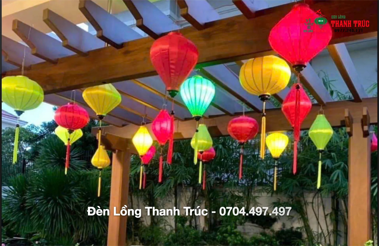 Sự kết hợp màu sắc lồng đèn độc đáo tạo điểm nhấn ấn tượng cho không gian homestay