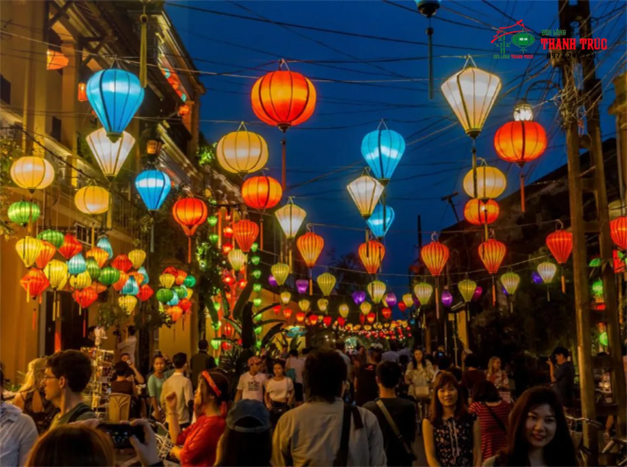Mẫu lồng đèn Trung Thu truyền thống rực rỡ sắc màu thắp sáng đêm hội trăng rằm tại các xóm đạo Tây Ninh